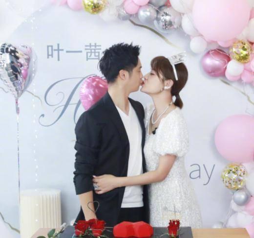 你同意“晚婚胜过将就”这个说法吗？游戏画面